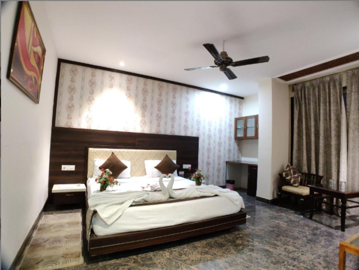 Hotel Badrika Inn Rewa ภายนอก รูปภาพ