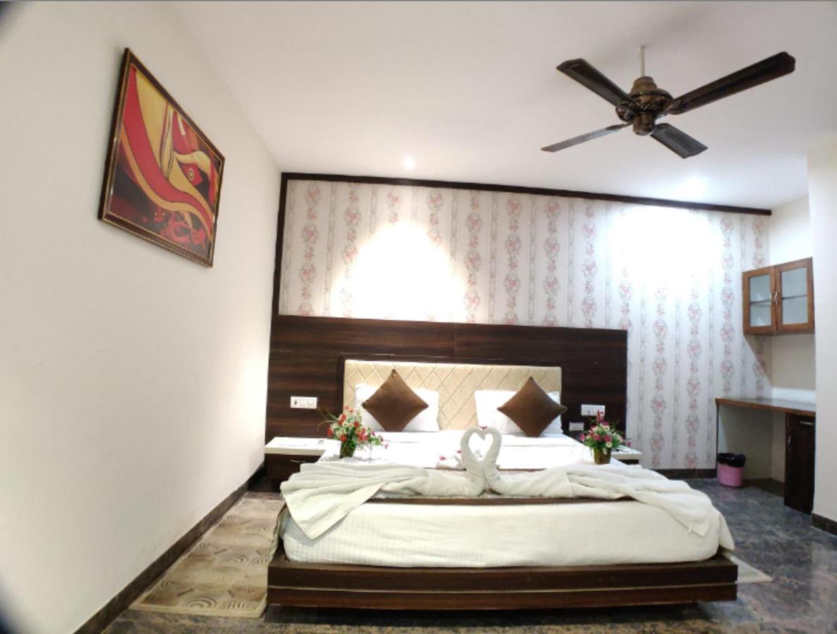 Hotel Badrika Inn Rewa ภายนอก รูปภาพ