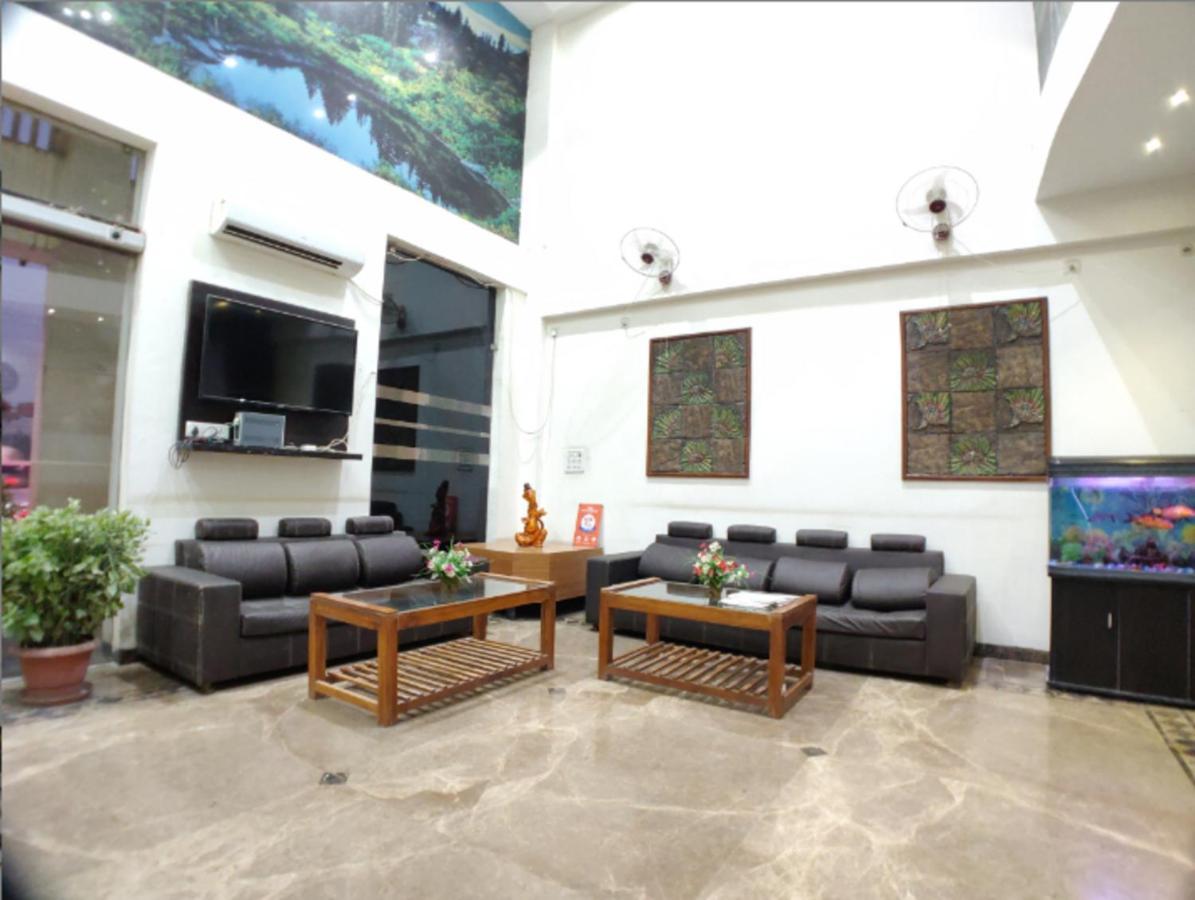 Hotel Badrika Inn Rewa ภายนอก รูปภาพ