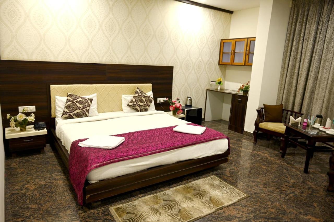 Hotel Badrika Inn Rewa ภายนอก รูปภาพ
