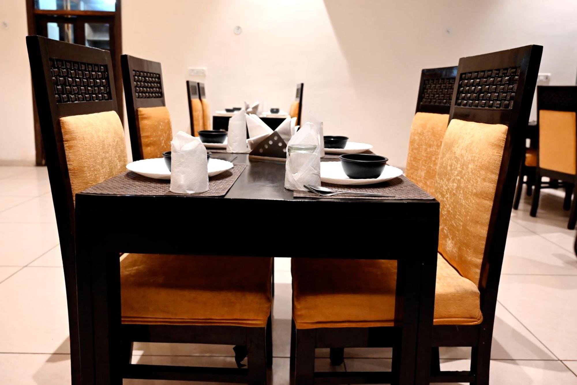 Hotel Badrika Inn Rewa ภายนอก รูปภาพ