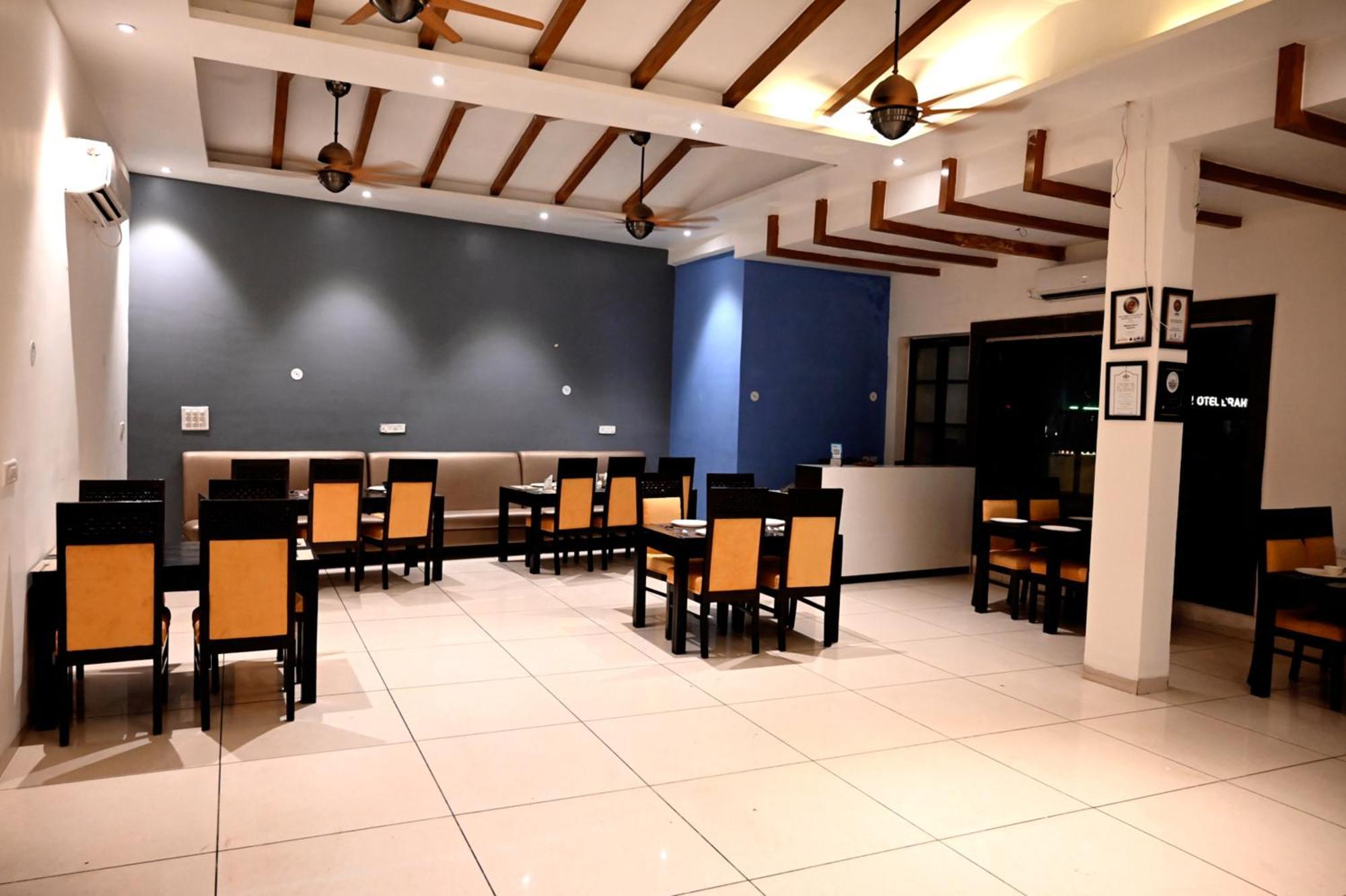 Hotel Badrika Inn Rewa ภายนอก รูปภาพ